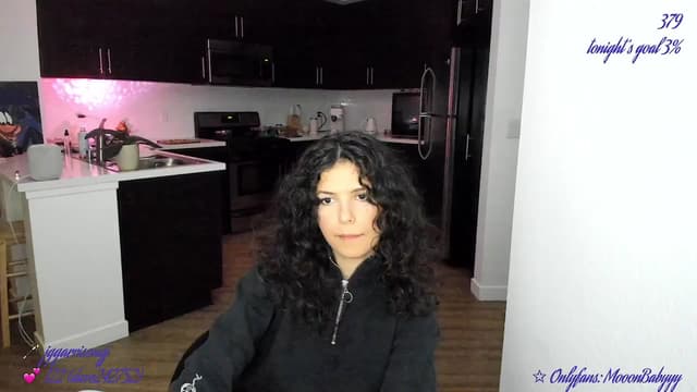 Gallery image thumbnail from vroom's myfreecams stream on, 05/18/2025, 06:32 image 10 of 20