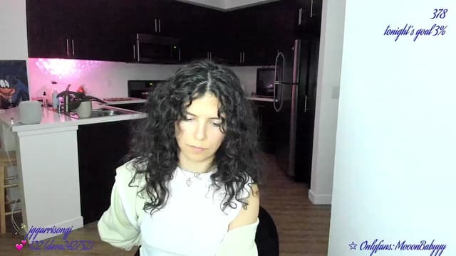 Gallery image thumbnail from vroom's myfreecams stream on, 05/18/2025, 06:32 image 12 of 20