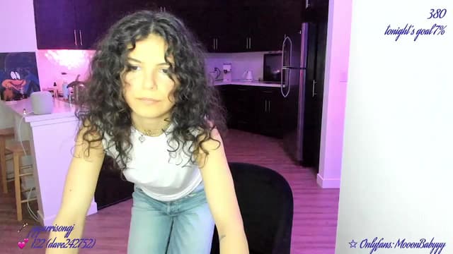 Gallery image thumbnail from vroom's myfreecams stream on, 05/18/2025, 06:32 image 19 of 20