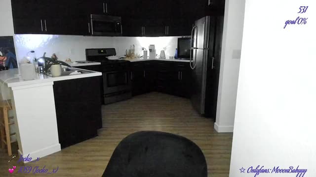 Gallery image thumbnail from vroom's myfreecams stream on, 05/24/2025, 06:05 image 9 of 20
