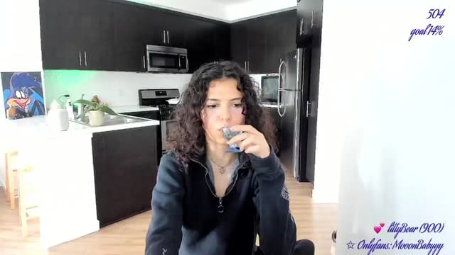 Gallery image thumbnail from vroom's myfreecams stream on, 05/24/2025, 23:40 image 8 of 20