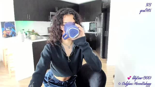 Gallery image thumbnail from vroom's myfreecams stream on, 05/24/2025, 23:40 image 6 of 20