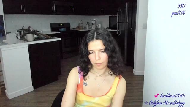 Gallery image thumbnail from vroom's myfreecams stream on, 05/28/2025, 03:36 image 13 of 20