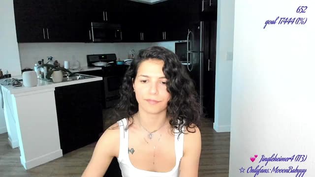 Gallery image thumbnail from vroom's myfreecams stream on, 06/01/2025, 04:08 image 10 of 20