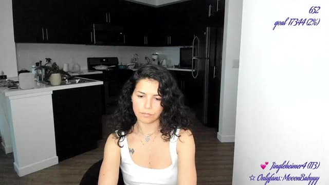 Gallery image thumbnail from vroom's myfreecams stream on, 06/01/2025, 04:08 image 14 of 20