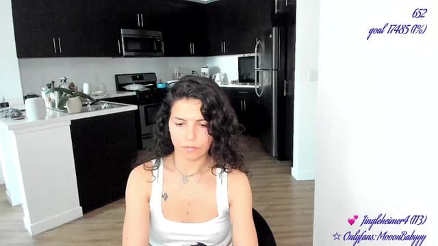 Gallery image thumbnail from vroom's myfreecams stream on, 06/01/2025, 04:08 image 7 of 20