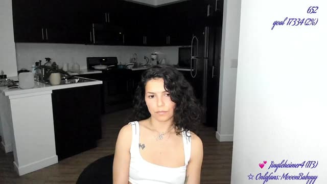 Gallery image thumbnail from vroom's myfreecams stream on, 06/01/2025, 04:08 image 15 of 20