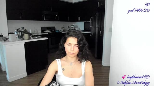 Gallery image thumbnail from vroom's myfreecams stream on, 06/01/2025, 04:08 image 13 of 20