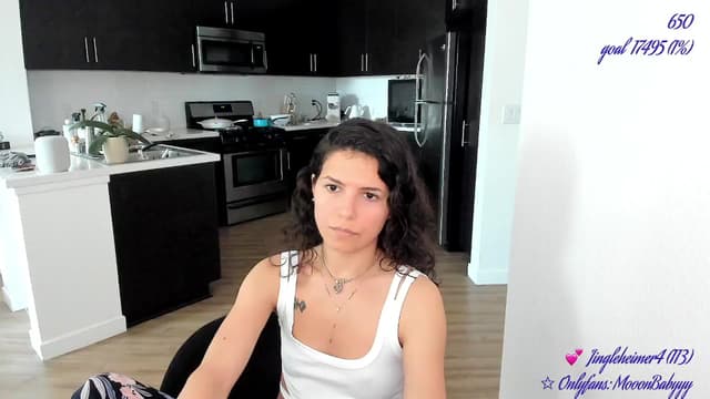 Gallery image thumbnail from vroom's myfreecams stream on, 06/01/2025, 04:08 image 2 of 20