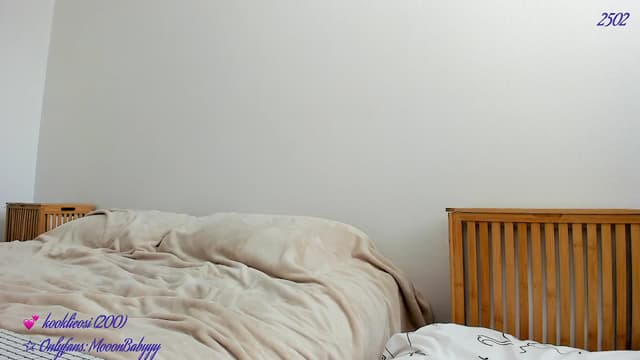 Gallery image thumbnail from vroom's myfreecams stream on, 06/07/2025, 22:32 image 11 of 20