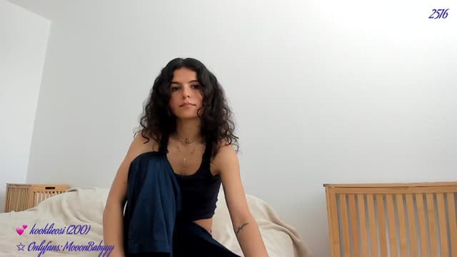 Gallery image thumbnail from vroom's myfreecams stream on, 06/07/2025, 22:32 image 9 of 20