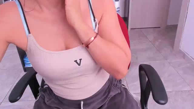 Gallery image thumbnail from yenlo's myfreecams stream on, 06/28/2025, 16:37 image 6 of 20