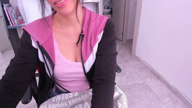 Gallery image thumbnail from yenlo's myfreecams stream on, 07/28/2025, 16:20 image 19 of 20
