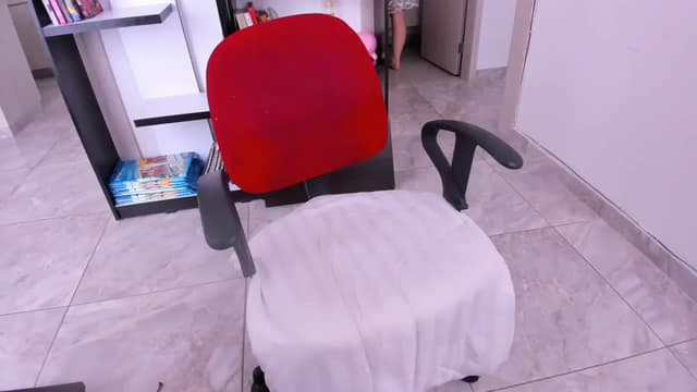 Gallery image thumbnail from yenlo's myfreecams stream on, 09/06/2025, 16:25 image 15 of 20