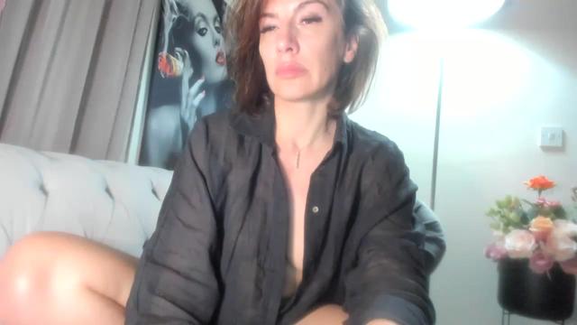Gallery image thumbnail from Aarte_miss's myfreecams stream on, 03/10/2024, 02:27 image 6 of 20
