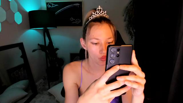 Gallery image thumbnail from Alice_NZ's myfreecams stream on, 02/04/2023, 08:42 image 18 of 20