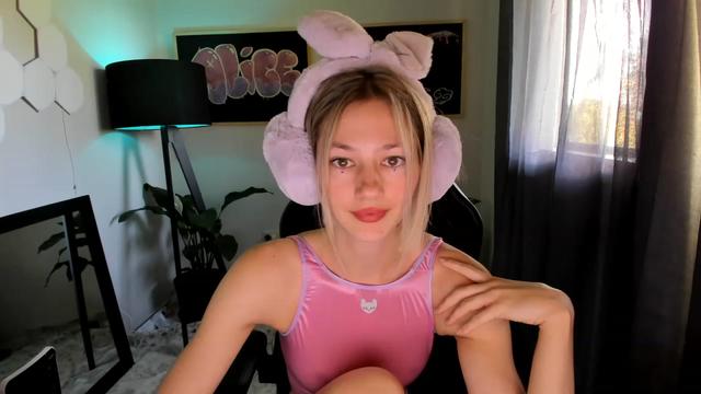 Gallery image thumbnail from Alice_NZ's myfreecams stream on, 02/19/2023, 03:11 image 3 of 20