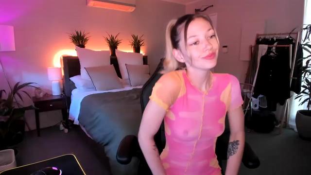 Gallery image thumbnail from Alice_NZ's myfreecams stream on, 01/03/2024, 02:36 image 4 of 20