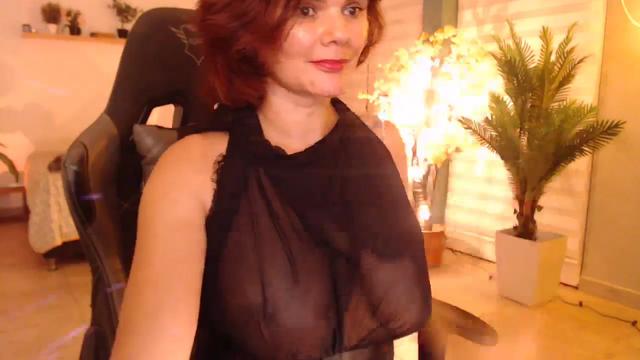 Gallery image thumbnail from AngelaforXmas's myfreecams stream on, 12/27/2023, 05:37 image 19 of 20