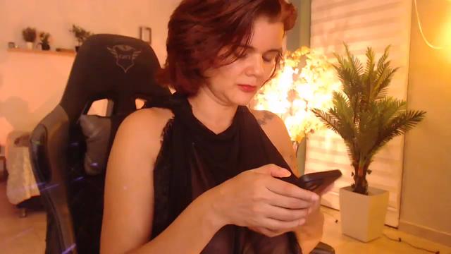 Gallery image thumbnail from AngelaforXmas's myfreecams stream on, 12/27/2023, 05:37 image 14 of 20
