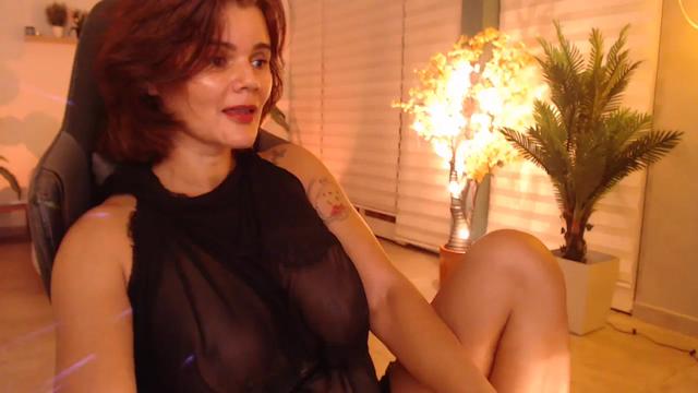 Gallery image thumbnail from AngelaforXmas's myfreecams stream on, 12/27/2023, 05:37 image 17 of 20