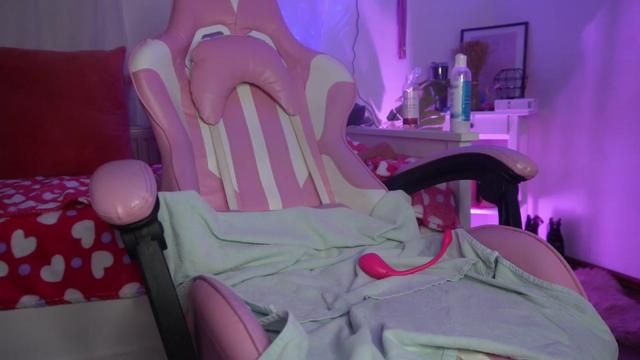 Gallery image thumbnail from AshleyJohnes's myfreecams stream on, 03/26/2024, 08:33 image 6 of 20