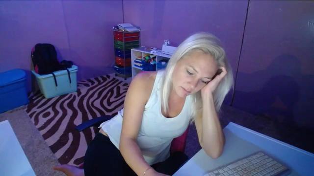 Gallery image thumbnail from AshlynnStorm's myfreecams stream on, 09/20/2023, 03:34 image 18 of 20