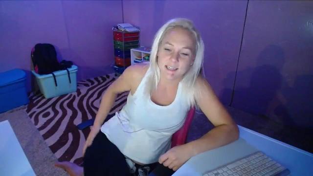 Gallery image thumbnail from AshlynnStorm's myfreecams stream on, 09/20/2023, 03:34 image 16 of 20
