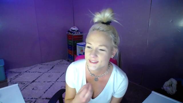 Gallery image thumbnail from AshlynnStorm's myfreecams stream on, 12/08/2023, 20:24 image 4 of 20