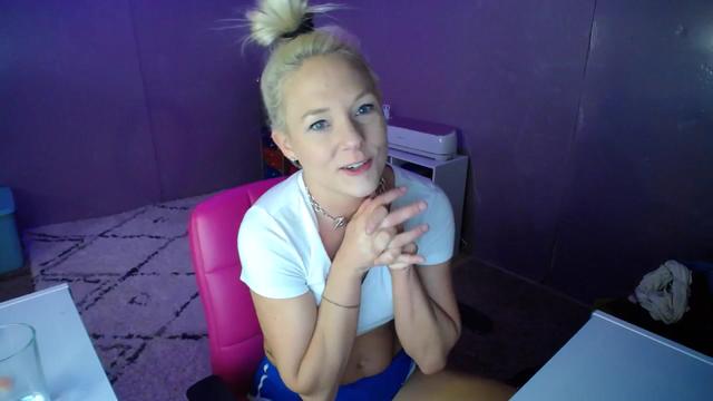 Gallery image thumbnail from AshlynnStorm's myfreecams stream on, 12/08/2023, 20:24 image 10 of 20
