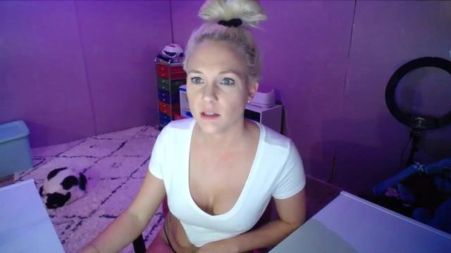 Gallery image thumbnail from AshlynnStorm's myfreecams stream on, 12/09/2023, 09:01 image 5 of 20