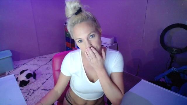 Gallery image thumbnail from AshlynnStorm's myfreecams stream on, 12/09/2023, 09:01 image 17 of 20