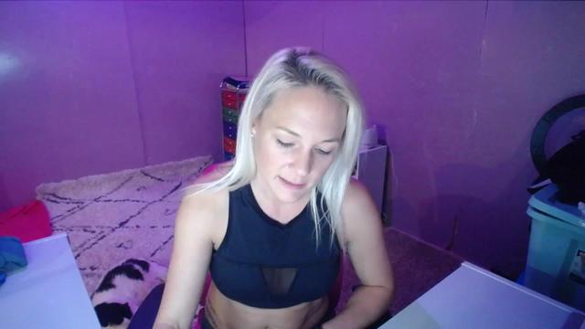 Gallery image thumbnail from AshlynnStorm's myfreecams stream on, 01/10/2024, 20:30 image 15 of 20