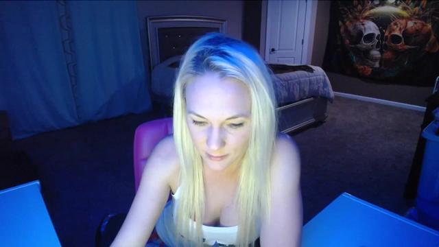 Gallery image thumbnail from AshlynnStorm's myfreecams stream on, 01/17/2024, 08:09 image 13 of 20