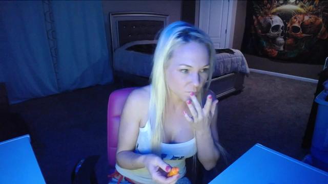 Gallery image thumbnail from AshlynnStorm's myfreecams stream on, 01/17/2024, 08:09 image 2 of 20