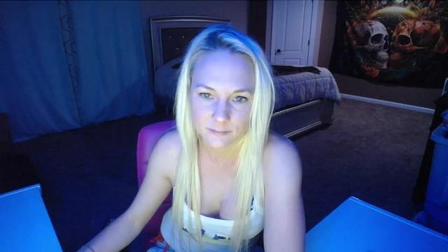 Gallery image thumbnail from AshlynnStorm's myfreecams stream on, 01/17/2024, 08:09 image 10 of 20