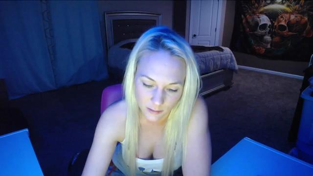 Gallery image thumbnail from AshlynnStorm's myfreecams stream on, 01/17/2024, 08:09 image 17 of 20