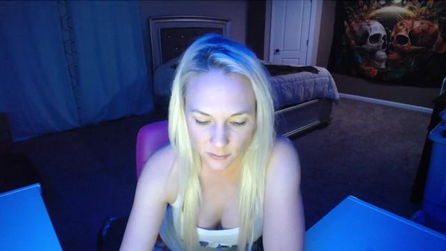 Gallery image thumbnail from AshlynnStorm's myfreecams stream on, 01/17/2024, 08:09 image 8 of 20