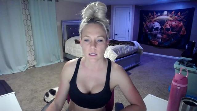 Gallery image thumbnail from AshlynnStorm's myfreecams stream on, 03/15/2024, 06:38 image 14 of 20