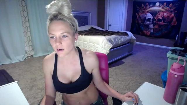 Gallery image thumbnail from AshlynnStorm's myfreecams stream on, 03/15/2024, 06:38 image 4 of 20