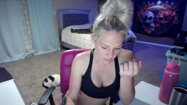Gallery image thumbnail from AshlynnStorm's myfreecams stream on, 03/15/2024, 06:38 image 8 of 20