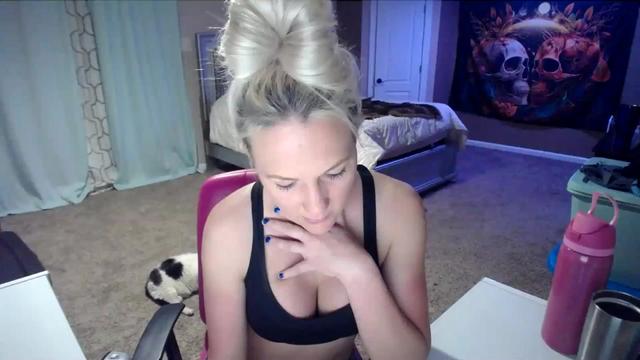 Gallery image thumbnail from AshlynnStorm's myfreecams stream on, 03/15/2024, 06:38 image 13 of 20