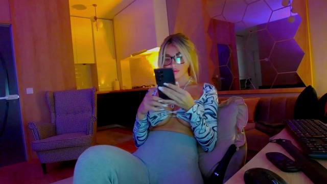 Gallery image thumbnail from BANDITAA's myfreecams stream on, 11/15/2023, 10:53 image 1 of 20