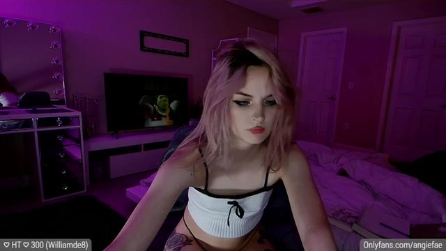 Gallery image thumbnail from BirthdayFae's myfreecams stream on, 04/12/2024, 08:31 image 4 of 20