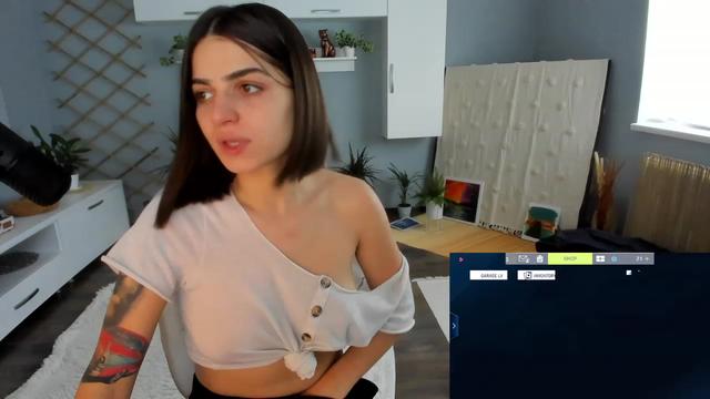 Gallery image thumbnail from CarriePilby's myfreecams stream on, 11/25/2022, 14:17 image 16 of 20
