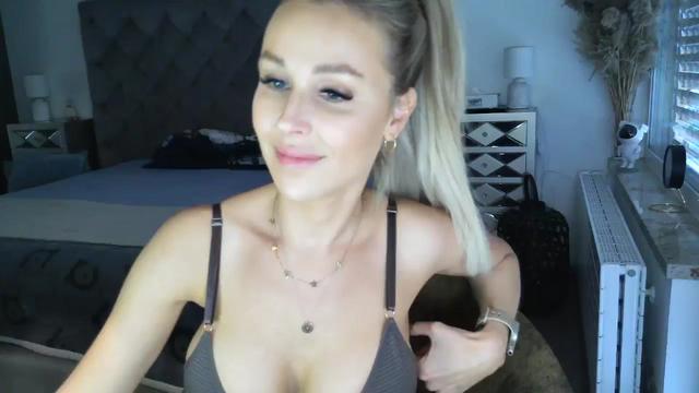 Gallery image thumbnail from CocoMia's myfreecams stream on, 04/23/2024, 07:52 image 3 of 20