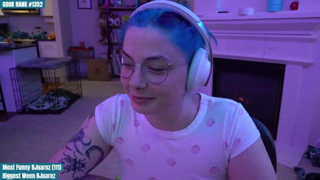 Gallery image thumbnail from CreaminQueen's myfreecams stream on, 03/25/2023, 24:01 image 13 of 20