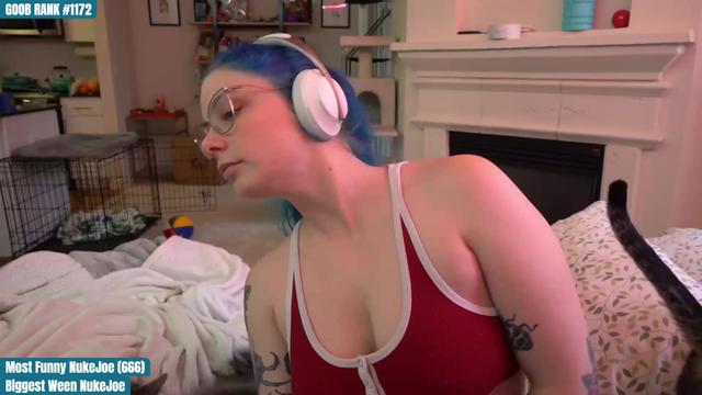 Gallery image thumbnail from CreaminQueen's myfreecams stream on, 03/27/2023, 01:47 image 11 of 20