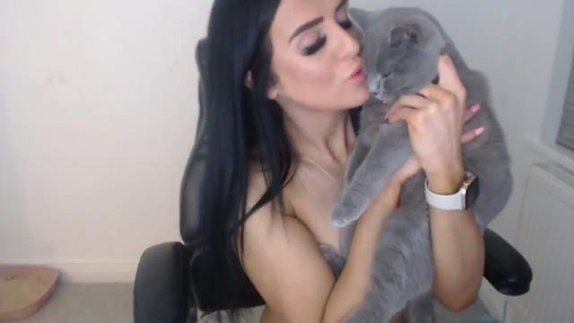 Gallery image thumbnail from Crystal_MFC's myfreecams stream on, 03/28/2024, 24:00 image 6 of 20
