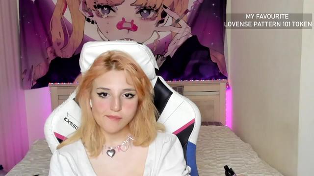 Gallery image thumbnail from Cyber_doll's myfreecams stream on, 06/10/2023, 15:41 image 16 of 20
